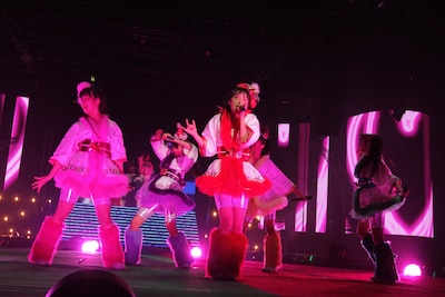 写真は「ももいろクリスマス2011 さいたまスーパーアリーナ大会」の様子。