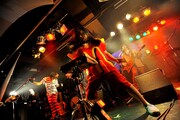 髭、13日の金曜日恒例「CLUB JASON」奇抜衣装で熱演
