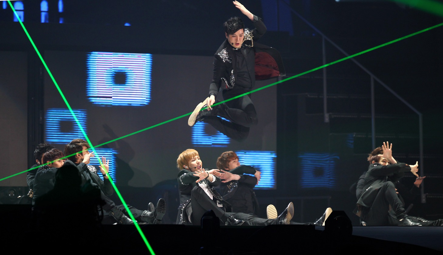 SUPER JUNIOR