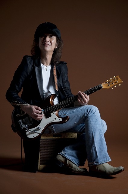Charがエレキ＆アコギのライブアルバム2作同時発売 - 音楽ナタリー