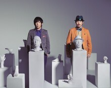 スキマスイッチは2003年7月9日にシングル「view」でデビューした。