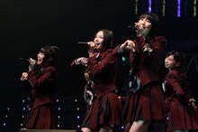 写真左から高柳明音、松井珠理奈、松井玲奈、大矢真那。