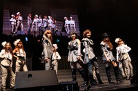 新曲「Lost the way」をパフォーマンスするDiVA。