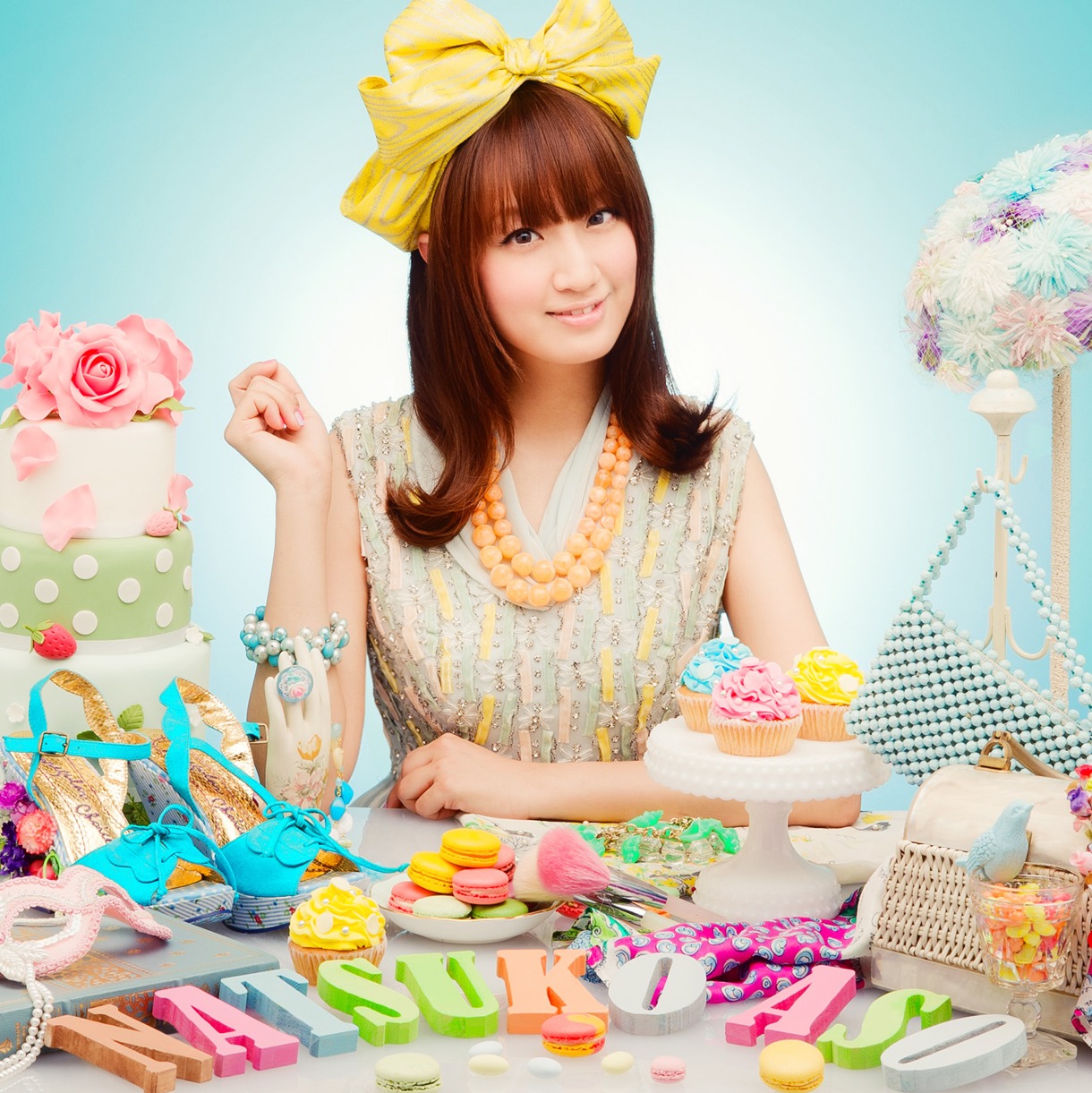 写真はシングル「Lovely Girls Anthem」ジャケット。