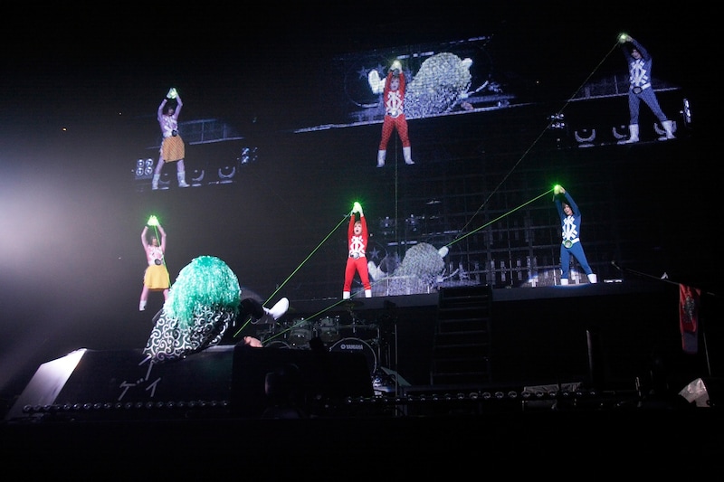 性欲を吸収し、地球を滅ぼそうとするワルビッシュを「3Pアタック」で倒す精力戦隊オサセンジャーの3人。