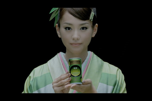 桐谷美玲が出演する「フォション オテマエド パリ 抹茶」編のワンシーン。