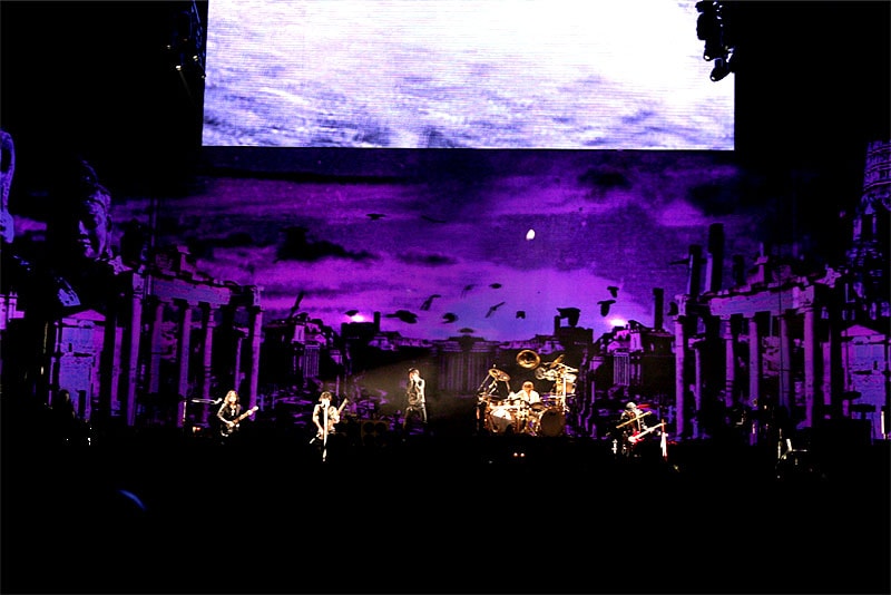 「UROBOROS -that's where the truth is-」の様子（撮影：小坂和義）。