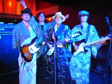 着物姿のストラト☆ダンサーズ。