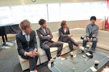 HOME MADE 家族（写真左よりU-ICHI、KURO、MICRO）とNAOTO。