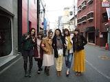 桐山玲奈、武智志穂、山本真由美とともに女優としてドラマに出演する近藤夏子(写真左から2番目)。