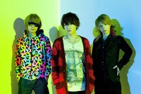 Purple Daysは結成半年にしてTM NETWORKのコンサートにゲスト出演した経験を持つ。