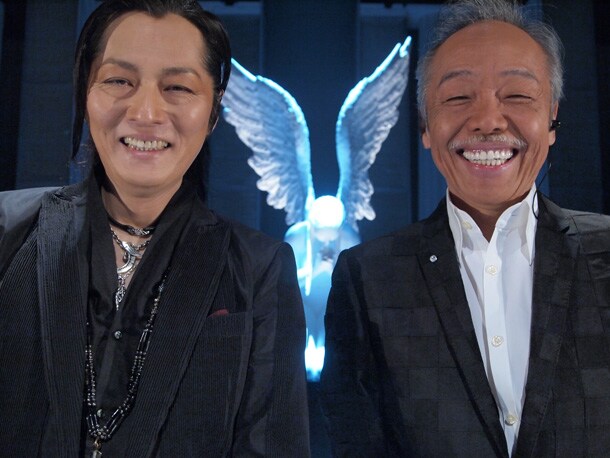 収録現場での石井竜也、谷村新司。