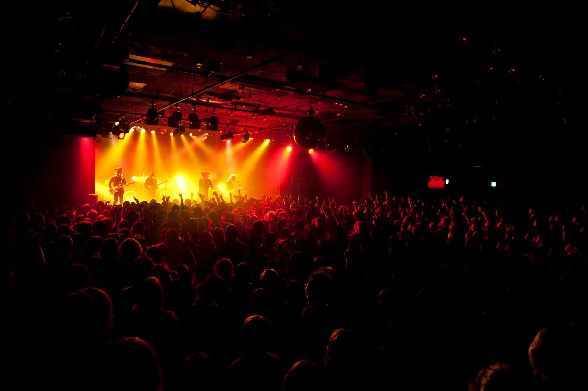 1月27日にLIQUIDROOM ebisuで行われたMAN WITH A MISSIONワンマンライブの様子。