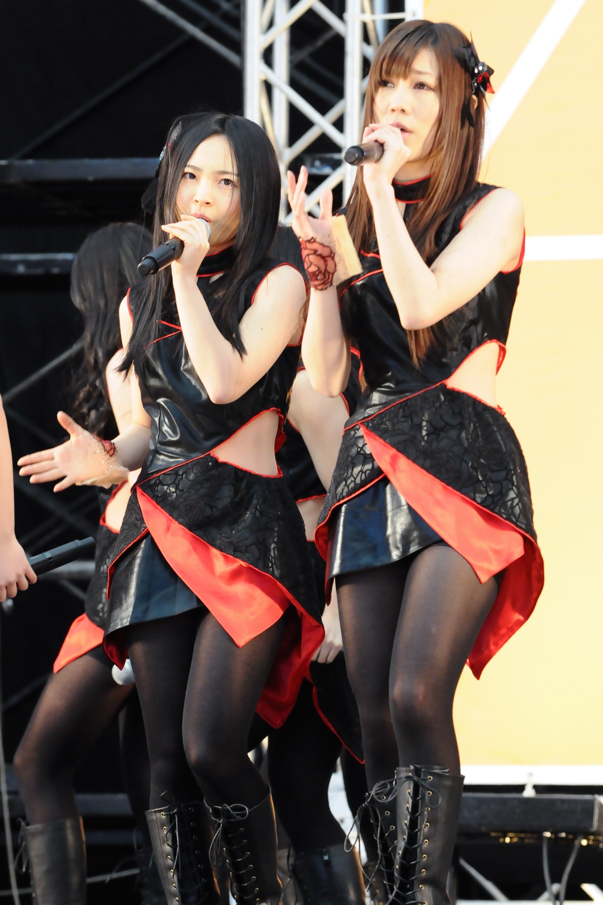加藤るみ、出口陽（写真左から）