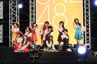 「はにかみロリーポップ」を披露する白組。