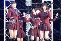 向田茉夏、金子栞（写真左から）