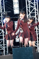 松本梨奈（写真中央）