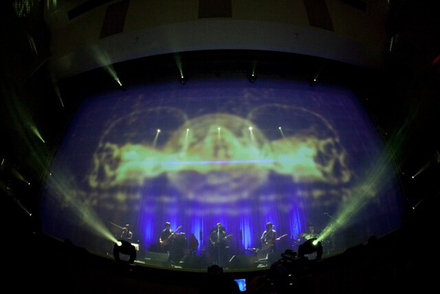 amazarashiワンマンライブ「千年幸福論」の模様。