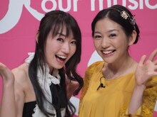 トーク収録時の水樹奈々、関根麻里。