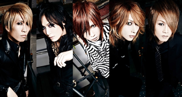 Angelo。写真左からKOHTA（B）、ギル（G）、キリト（Vo）、Karyu（G）、TAKEO（Dr）。