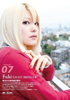 嬢メタルシーンの新鋭、Fuki（LIGHT BRINGER）。