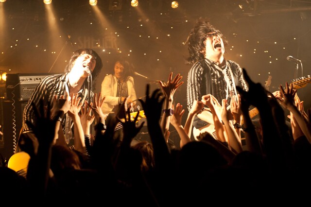 ザ50回転ズ (C)森リョータ