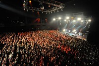 BUMP OF CHICKENが1月31日に行ったツアーファイナルの様子。（撮影 / 古渓一道）