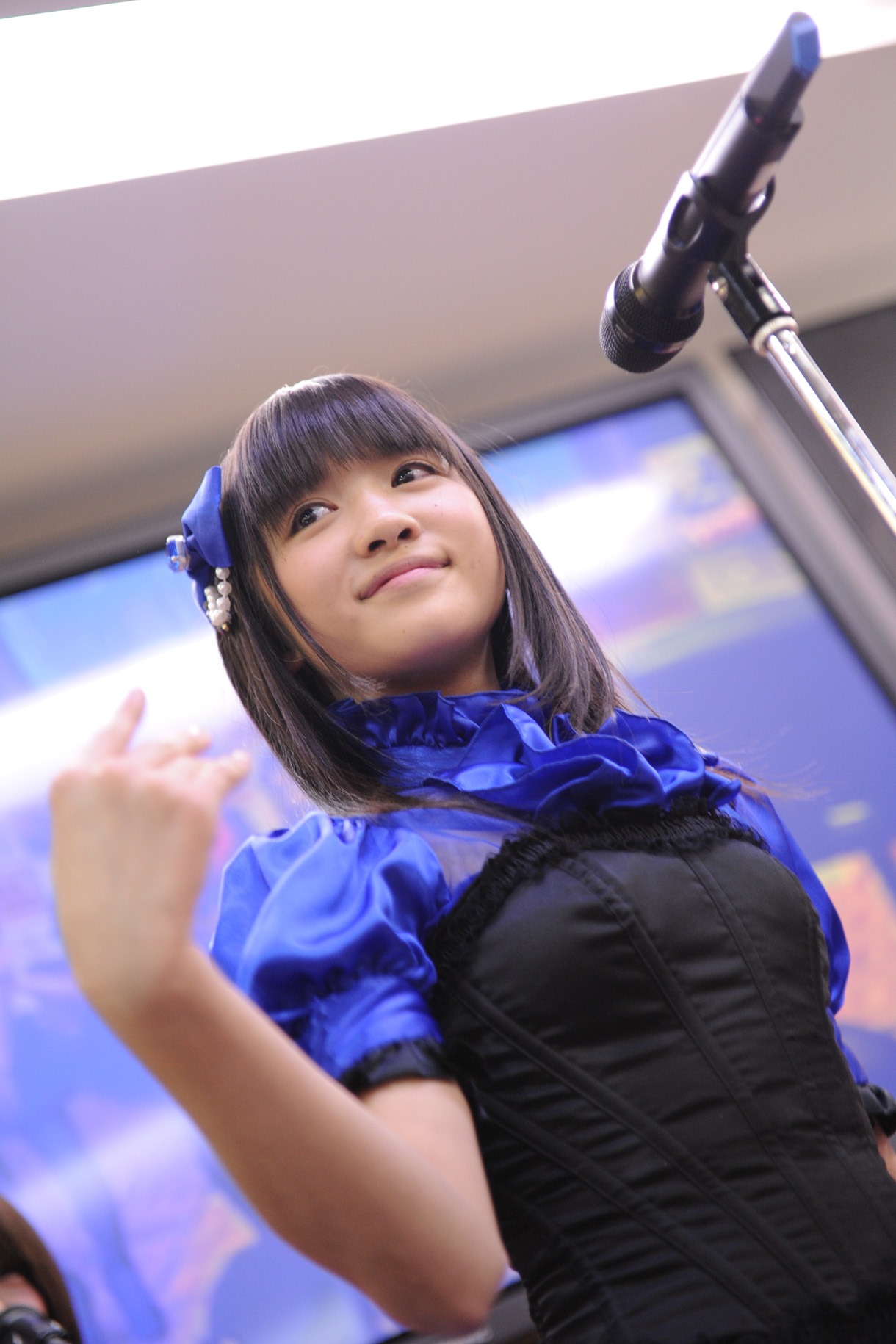 新井ひとみ