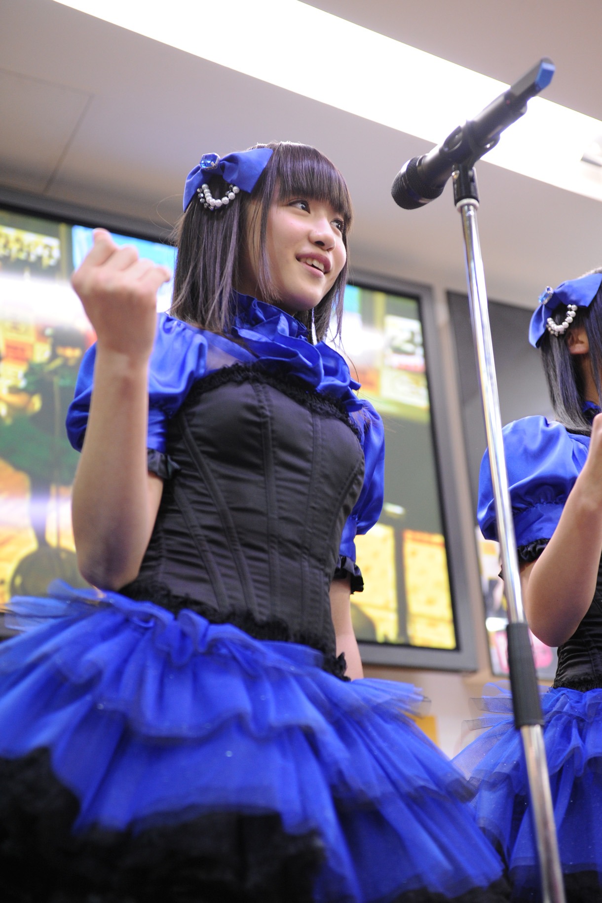 新井ひとみ