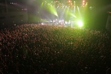 ツアー「NICO Touches the Walls TOUR 2012 "HUMANIA"」Zepp Tokyo公演の模様。