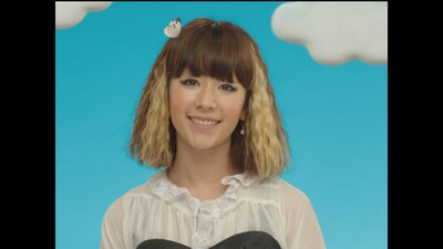 写真はL'Arc-en-Ciel「BUTTERFLY」テレビCMの1シーン。