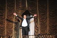 第4戦「ももクロ VS. UFO」の様子。爽やかに登場した矢追純一。