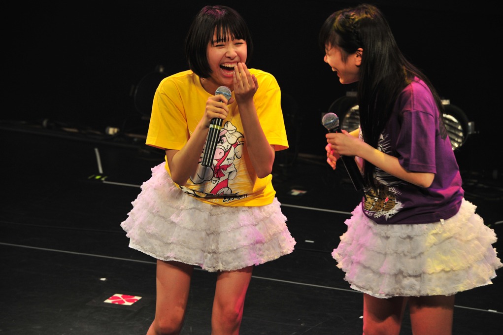 第4戦「ももクロ VS. UFO」の様子。矢追ワールドにドはまりした玉井＆高城。
