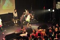 第5戦「ももクロ VS. ファンキー」の様子。