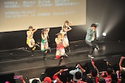 第6戦「ももクロ VS. コメディ」の様子。