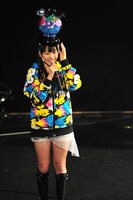 第6戦「ももクロ VS. コメディ」の様子。