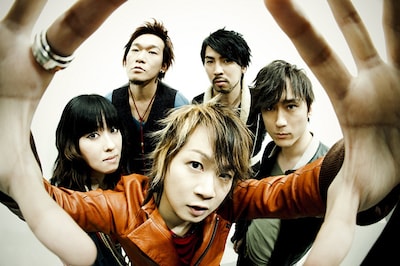 Aqua Timez。左奥がOKP-STARで右奥がTASSHI。