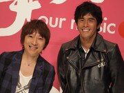 トーク収録時の宮田和弥（写真左）と伊藤英明（右）。