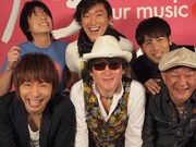 スタジオライブ収録時のJUN SKY WALKER(S)、木村充揮（写真前列右）、内田勘太郎（前列中央）。