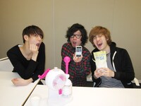 写真左から岡本伸明、石毛輝、長島涼平。