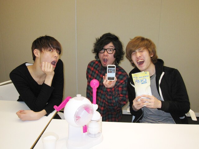 写真左から岡本伸明、石毛輝、長島涼平。