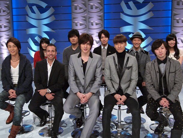 トーク収録時の氷川きよし、miwa、ハウィー・D、秦基博、城田優、松下優也、w-inds.、倉持明日香（フレンチ・キス）（写真左より）。