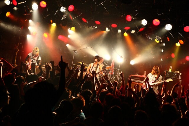 写真は2月8日のライブの模様。