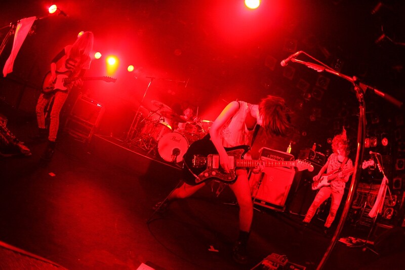 写真は2月8日のライブの模様。