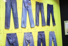 ジーンズコレクターだった坂井。「ZARD GALLERY」ではその中から厳選した10本を紹介。