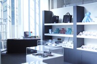 「ZARD GALLERY」併設のギャラリーショップ。ショップのみの利用は無料で可能。