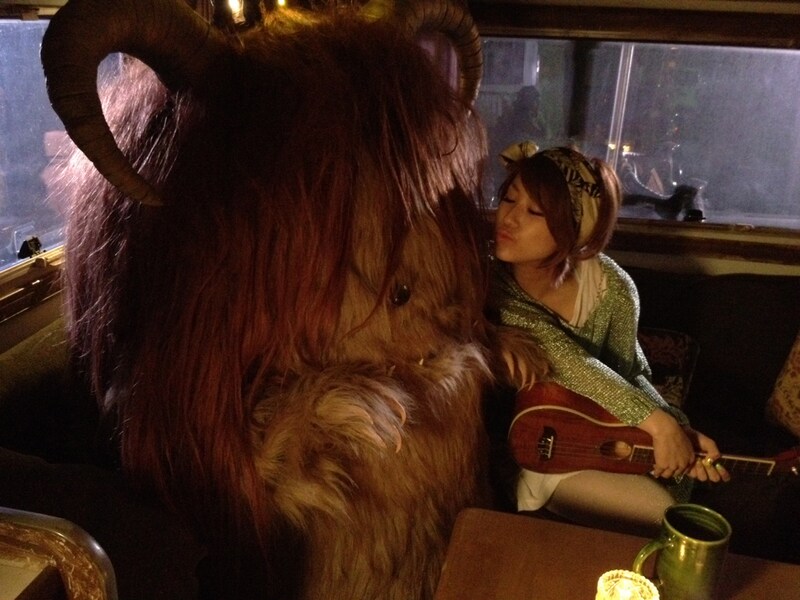 新曲「4751日 もういないキミへ」のPVより。IMALUと謎の怪獣ルル。