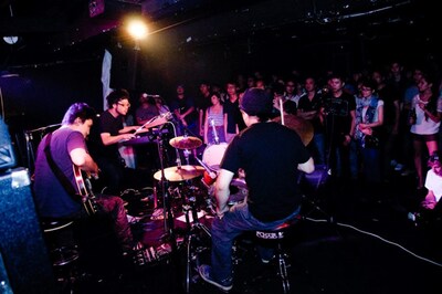 2011年9月に香港Hidden Agendaにて行われたkowloonのライブ。（photo by Nishimiya Ryuhei）