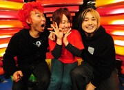 「モンスターロック」収録現場での難波章浩、ナヲ、横山健の3人。なお番組レギュラーVJのダイスケはんはインフルエンザのため欠席。