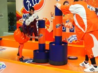 激しくぶつかり合う2人のスマッシャー。